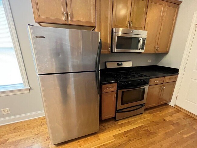Photo - 4548 W George St Unit 3