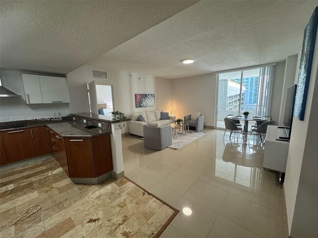 Photo - 170 SE 14th St Unidad 1108