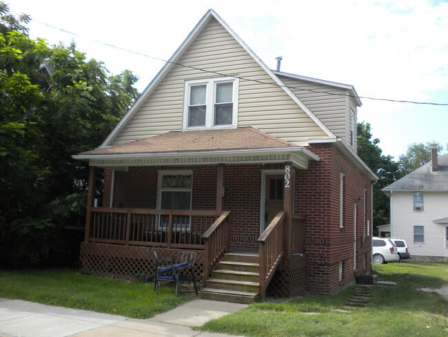 Building Photo - 2 Bedroom House Downtown