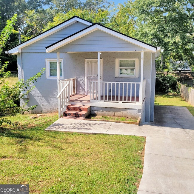 Photo - 1093 Windsor St SW