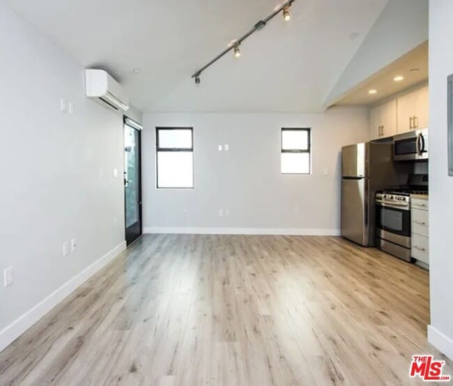 Photo - 483 Washington Blvd