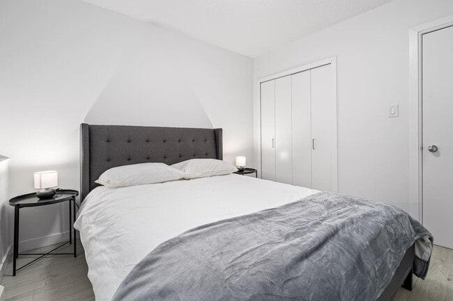 Building Photo - 2225 W 8th Ave