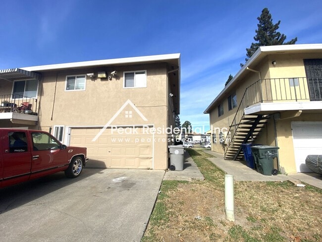 Photo - Spacious 2bd/1ba Sacramento Fourplex