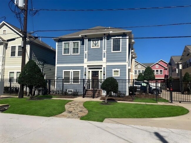 Building Photo - 1715 W 24th St