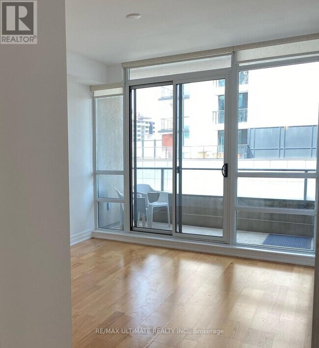 Photo - 500 St Clair Ave W Unit 605