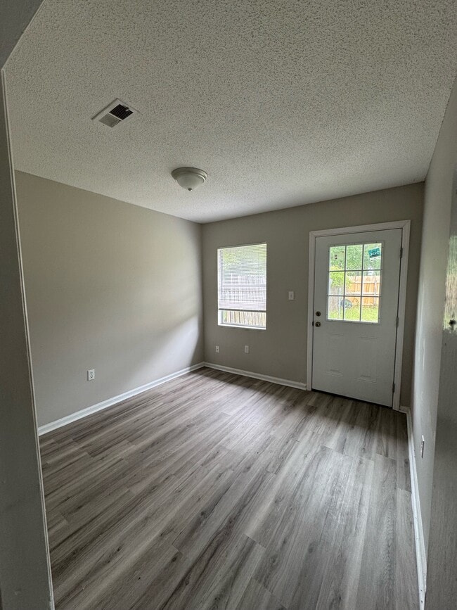 Photo - 146 Cherokee Cir