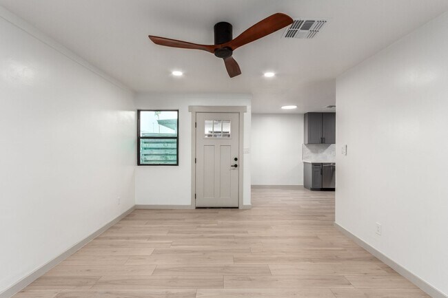 Photo - 4034-4036 E. Moreland St. Unit 4034B