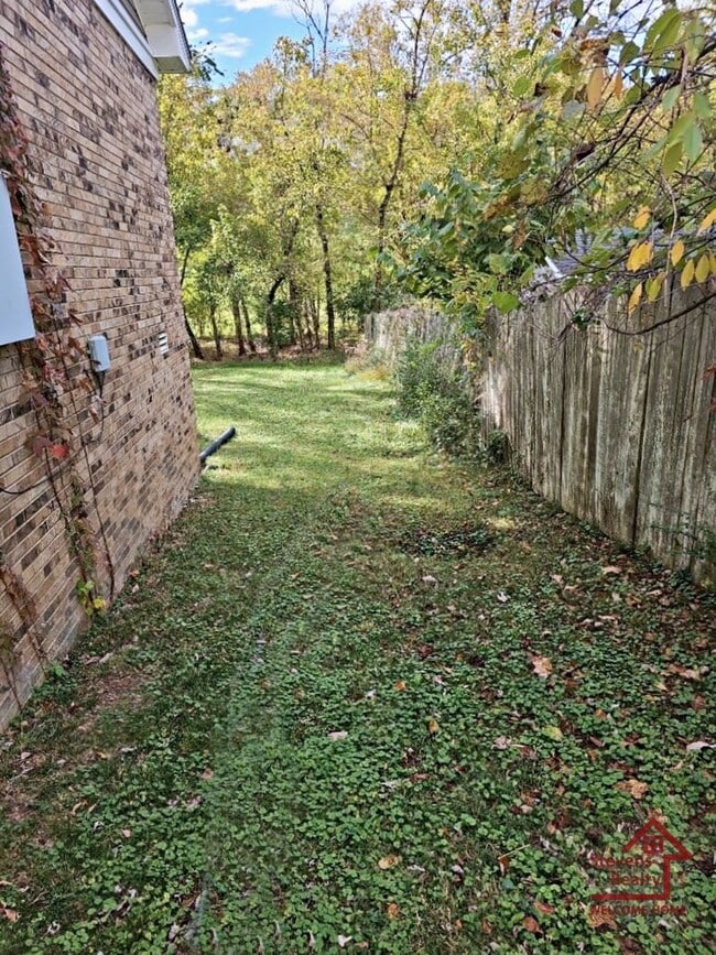 Photo - 445 Rockwood Dr