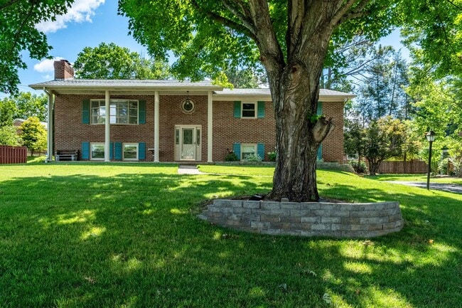 Building Photo - JC Rental Available. Prime location