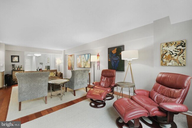 Photo - 4201 Cathedral Ave NW Unit 114W