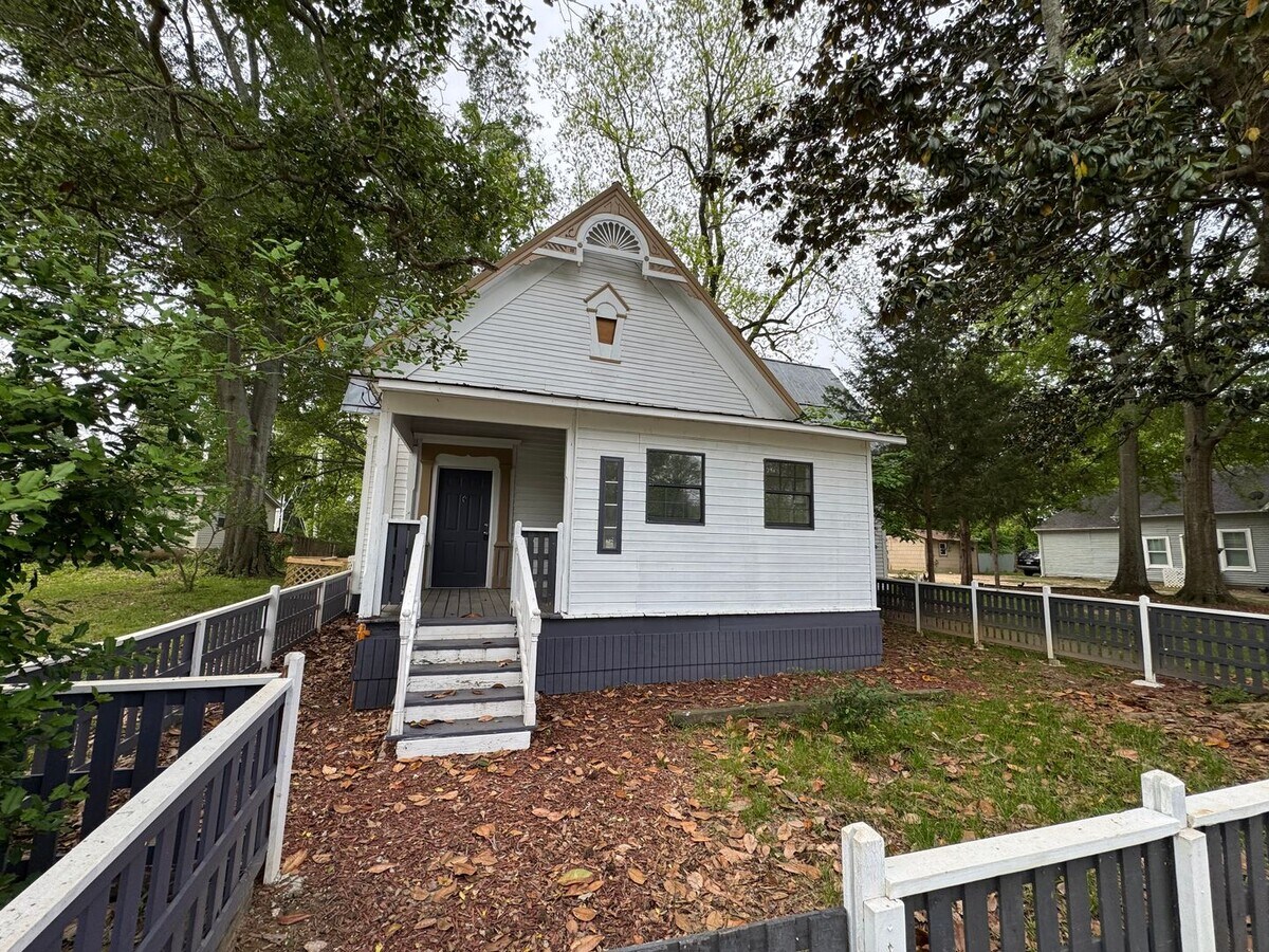 Spacious 3 Bedroom 2.5 Bath Home Fully Ren... - Spacious 3 Bedroom 2.5 Bath Home Fully Ren...