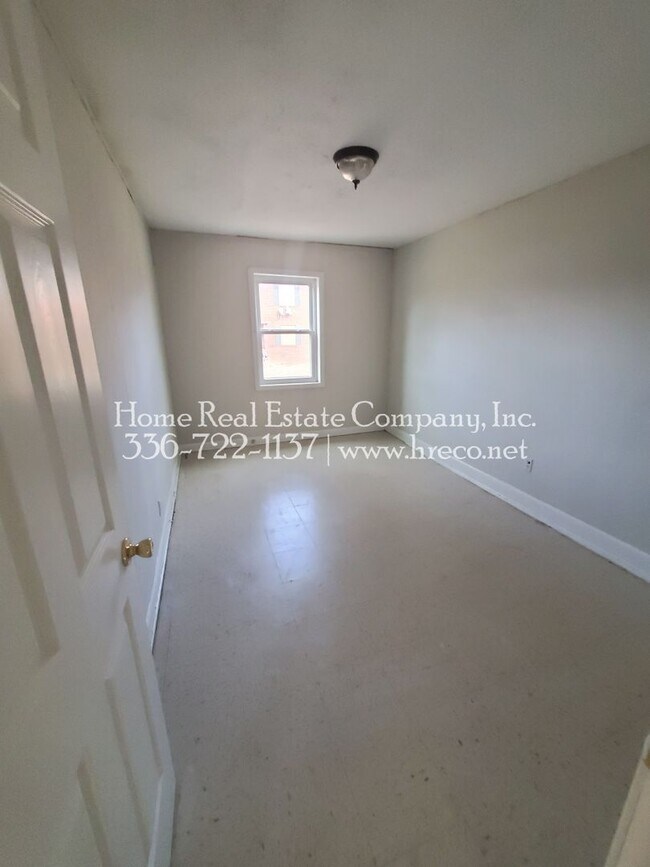Photo - 613 W Twenty-Third St Unit 613-B