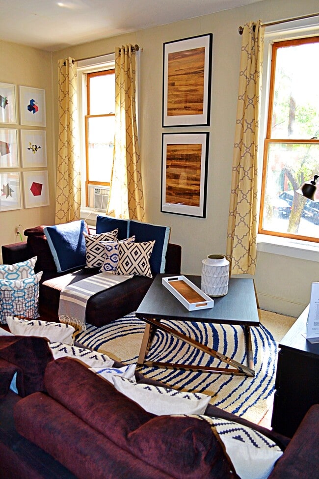 Photo - 437 Hanover St