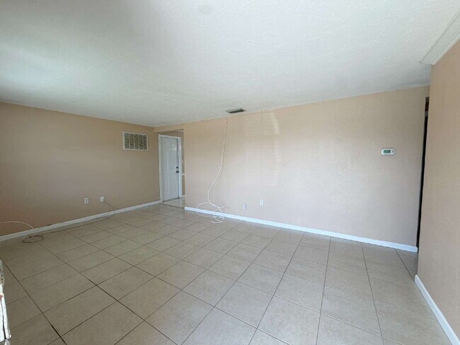 Photo - "Charming 2-Bed, 1 -bath in Holiday, FL - Cozy 864 Sq Ft Gem!"