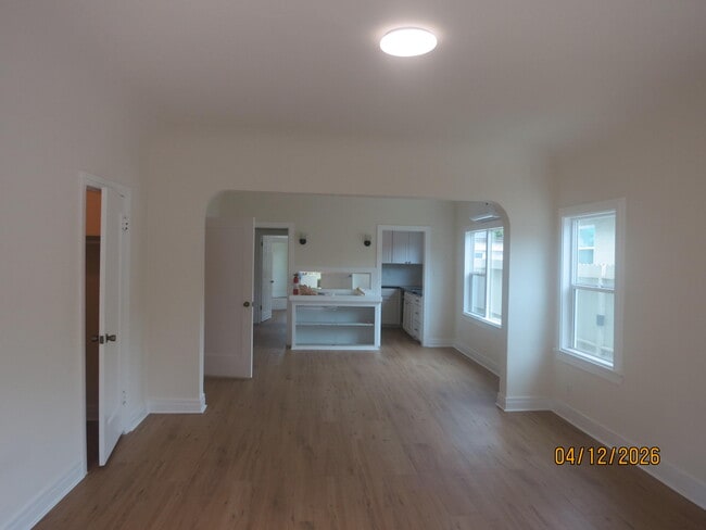 Photo - 2045 S Harcourt Ave Unidad 2045 S Harcourt Ave