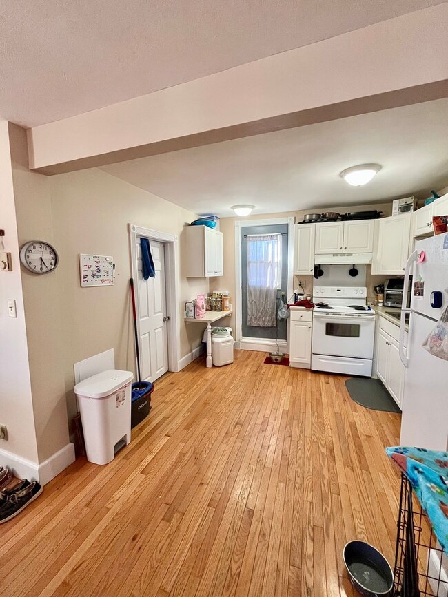 Photo - 123 W Main St Apartment Unit C