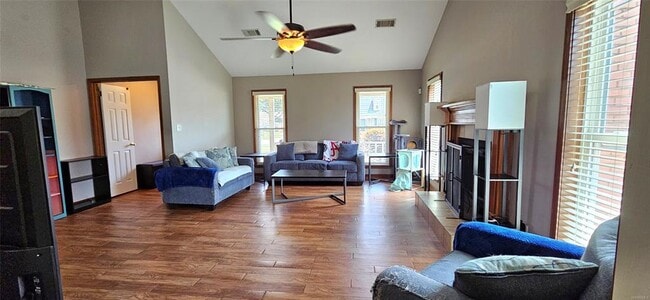 Photo - 738 Summer Ln