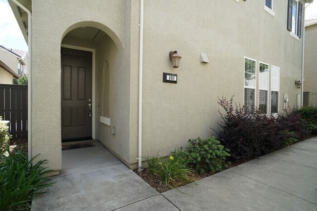 Photo - 169 Talmont Cir