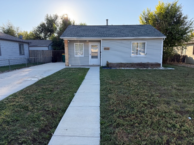 Building Photo - 2375 Hanover St