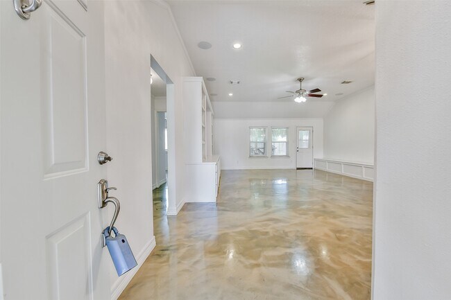 Photo - 515 Valley Dr
