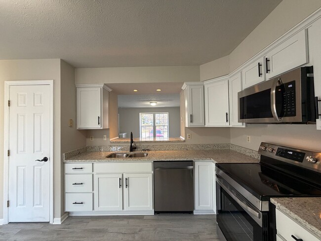 Photo - Great 2 bedroom fully renovated townhouse