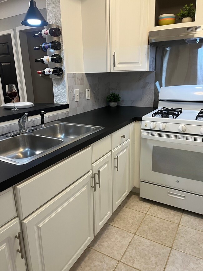 Photo - 4017 W Kearsley St