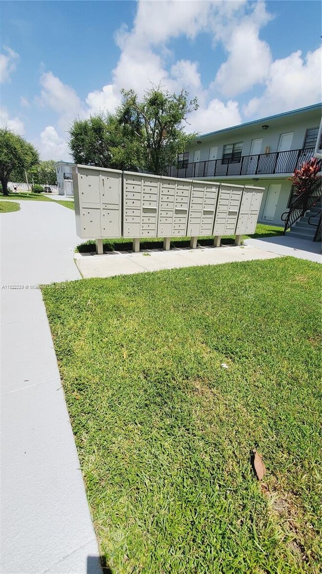 Photo - 4450 SW 67th Ave Unidad S