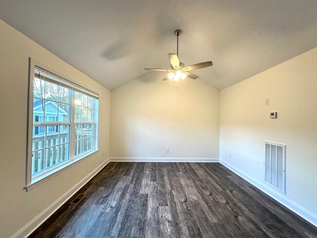 Photo - 1692 Walton St