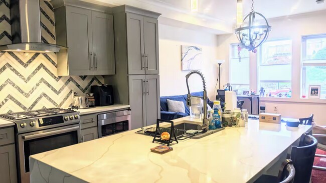 Photo - 53 T St NE Unidad #1