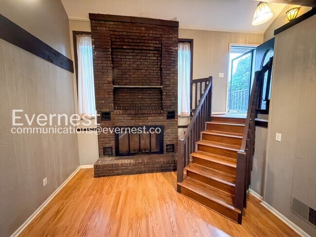Photo - 716 Brookview Dr