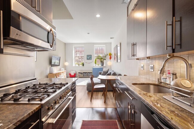 Photo - 222 Clinton St Unidad 13