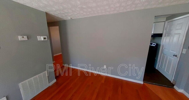 Photo - 7471 John F Kennedy Dr W