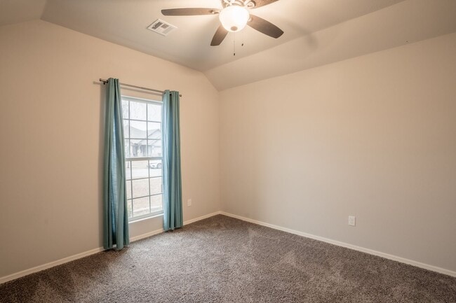 Photo - 4 bed/2 bath!