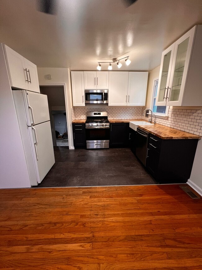Photo - 736 Cedar Dr