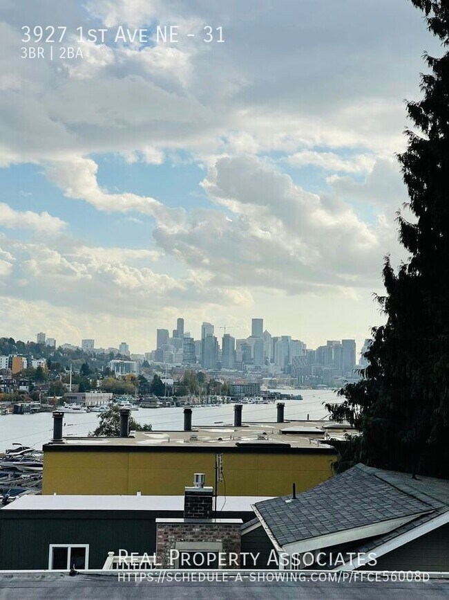 Building Photo - 3927 1st Ave NE Unit 31