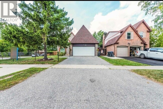 Photo - 52 Moffatt Ave