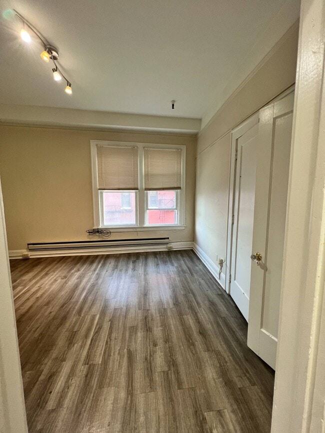 Photo - 132 Jay St