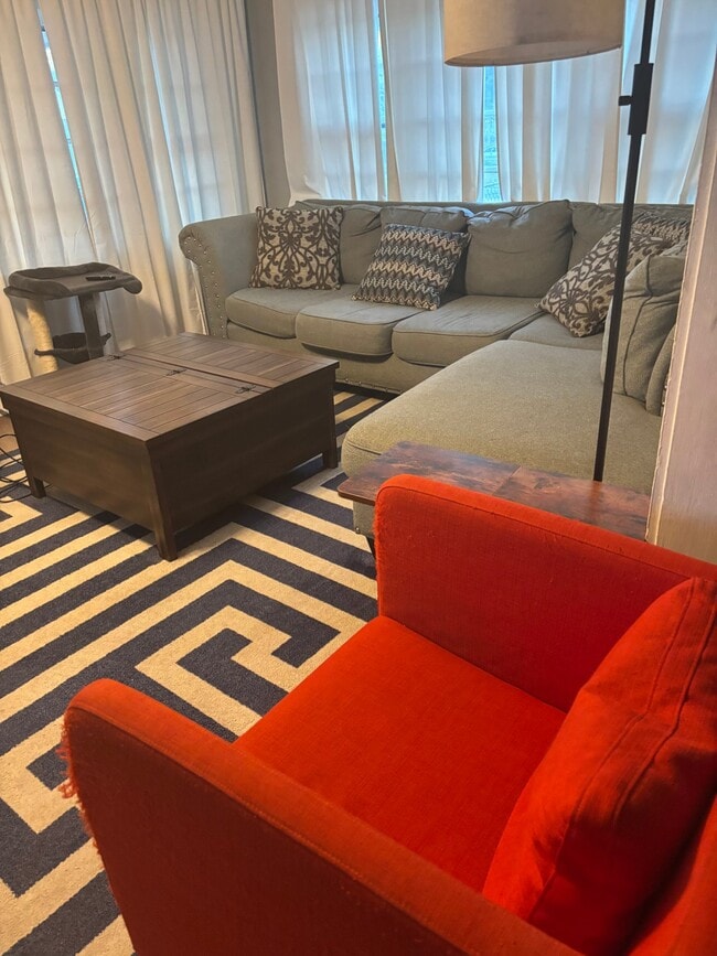 Photo - 712 W Cherokee St