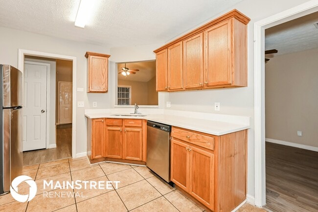 Photo - 852 New England Ct