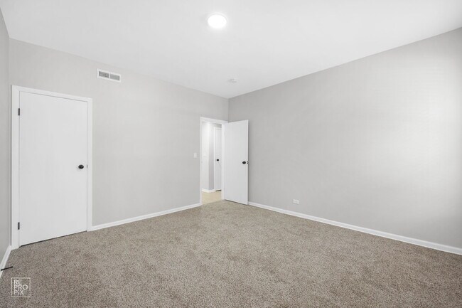 Photo - 5047 S Champlain Ave