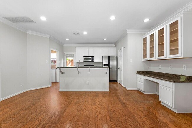 Photo - 3101 Hedgerow Dr