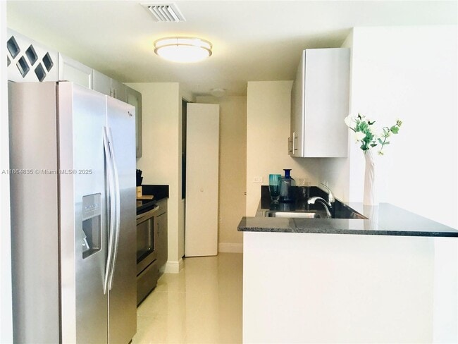 Photo - 1871 NW S River Dr Unidad 1006