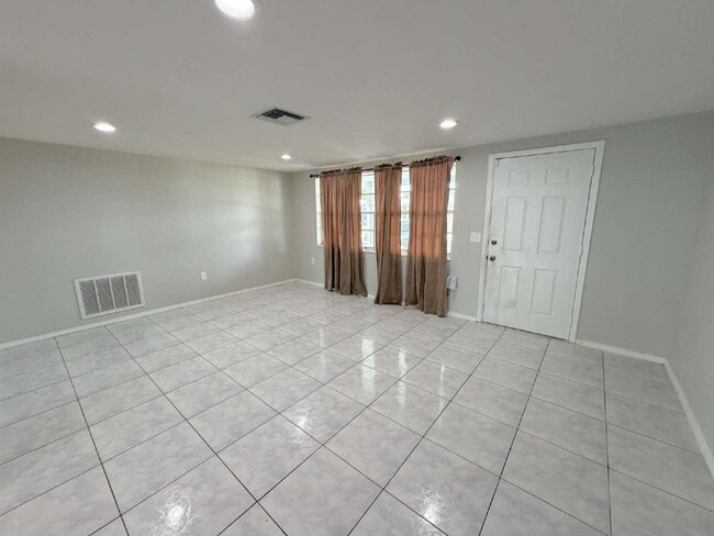 Photo - 5706 Chipper Dr