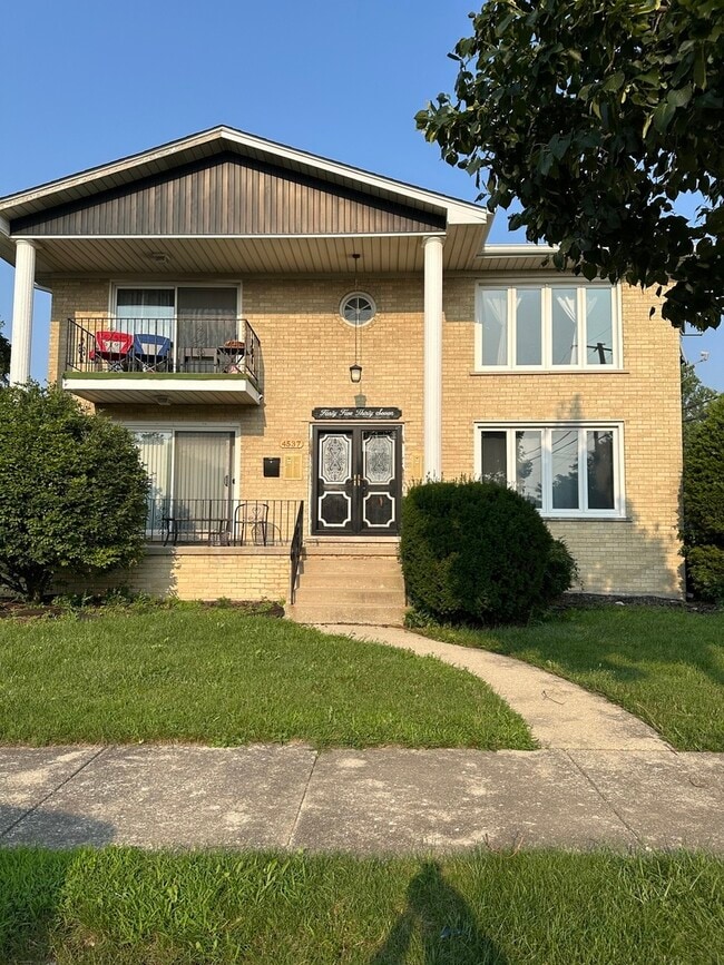 Building Photo - 4537 Maple Ave Rental