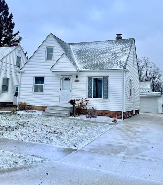 Building Photo - Newly Renovated 3BR 2BA Home w/ Garage + Washer/Dryer in the heart of Wickliffe, OH.