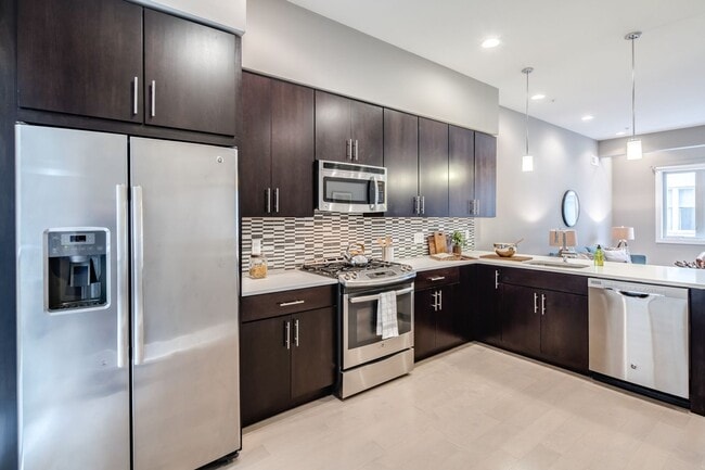 Building Photo - Northern Liberties Townhome with Parking