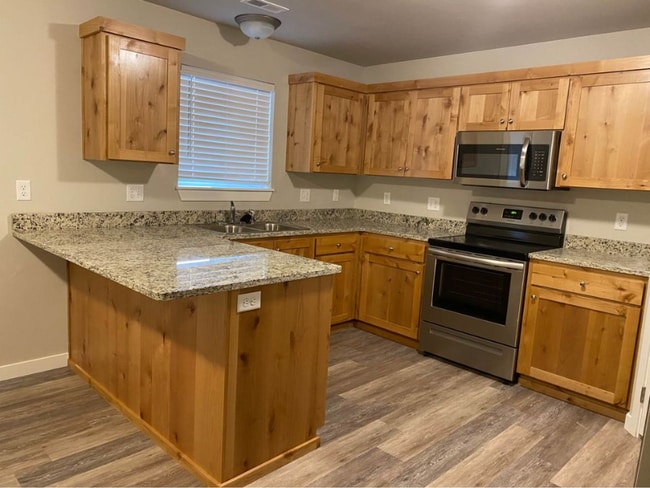 Photo - 2001 Lawrence Ln