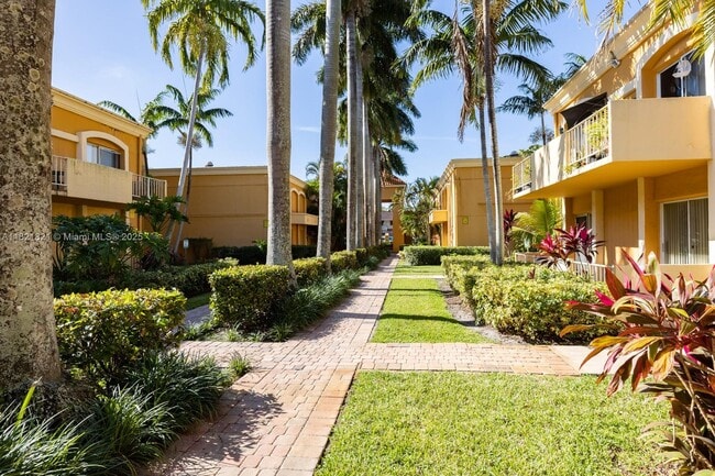 Photo - 17901 NW 68th Ave Unidad S101 Rental