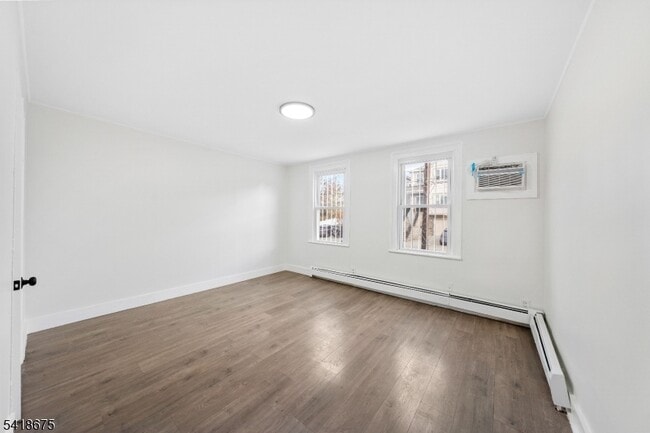 Building Photo - 334 Pine St Unit 1