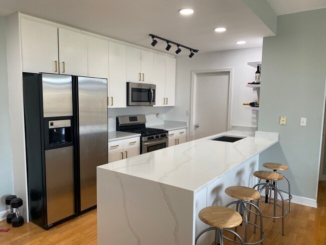 Photo - 680 N Green St Unit 701